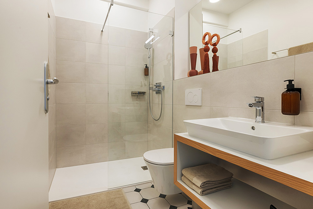 Ferienwohnung Würzburg Badezimmer Dusche Modernes Badezimmer einer Ferienwohnung in Würzburg mit Dusche