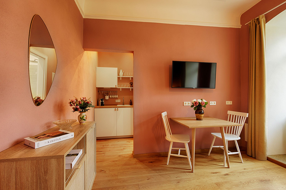 Ferienwohnung Würzburg Studio Wohnbereich Offener Wohn- und Schlafbereich einer Ferienwohnung in Würzburg
