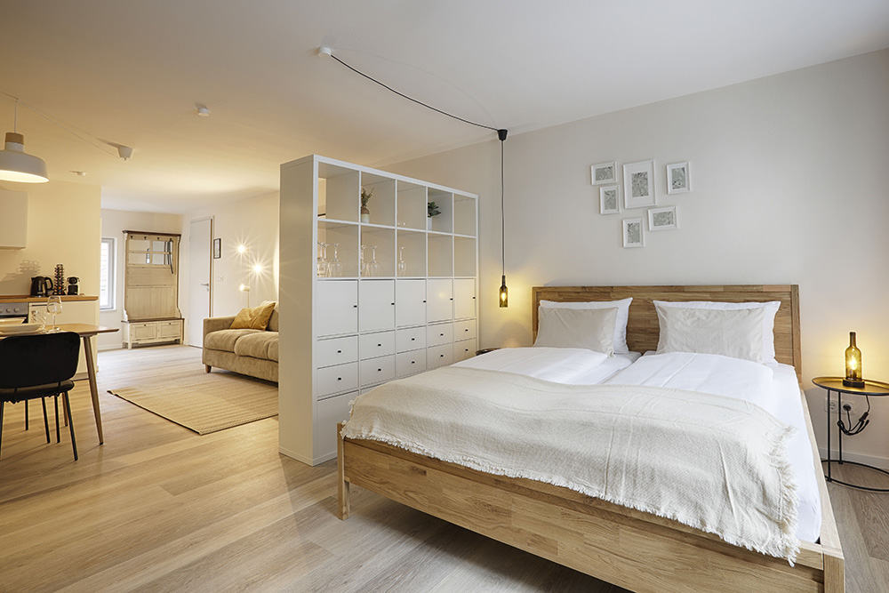 Modernes Badezimmer einer Ferienwohnung in Würzburg mit Dusche