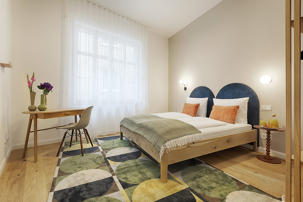 Ferienwohnung Würzburg Frühstück gedeckt Frühstückstisch in einer Ferienwohnung in Würzburg mit Croissants und Saft